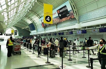 Flight carrying over 300 Vietnamese returns home safely from Canada flight carrying over 300 vietnamese returns home safely from canada