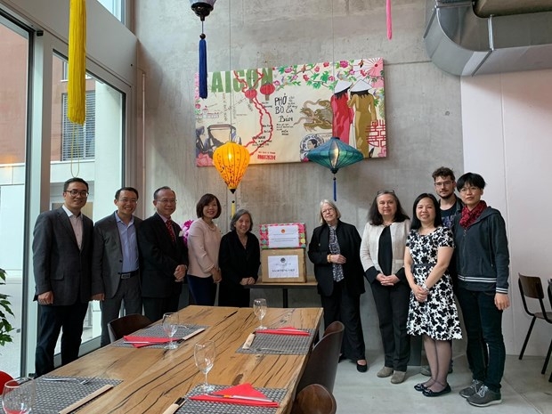 community in uk received 10000 masks from state committee for overseas vietnamese