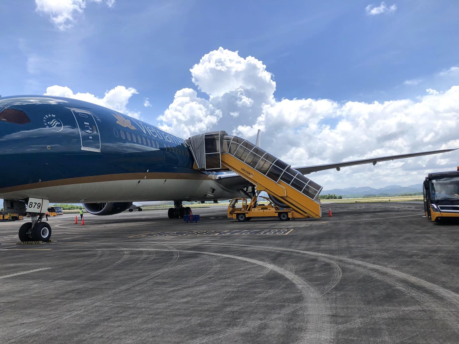 over 300 vietnamese safely return home from coronavirus hit angola