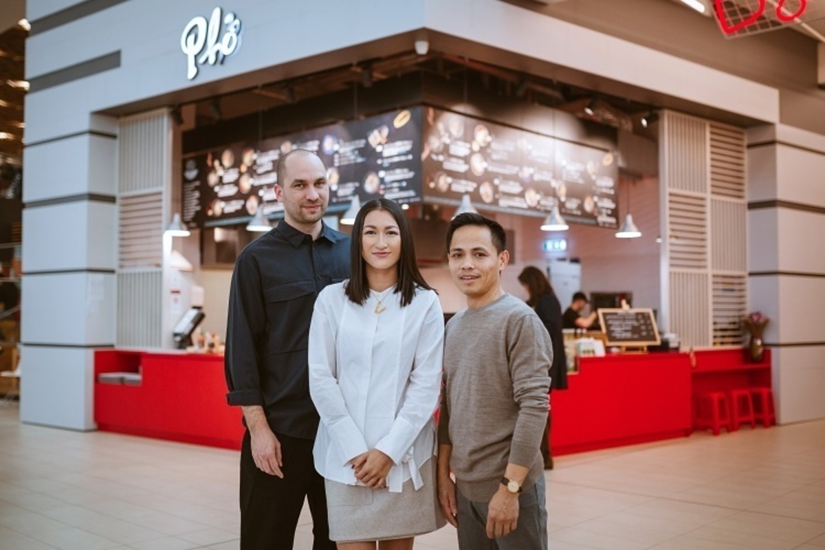 first vietnamese woman makes forbes under 30 slovakia list with pho restaurant