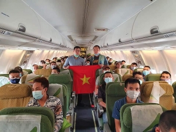 over 130 vietnamese from africa malaysia safely return home