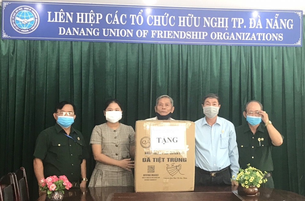 Da Nang's Friendship Association supports Lao people fight against Covid-19