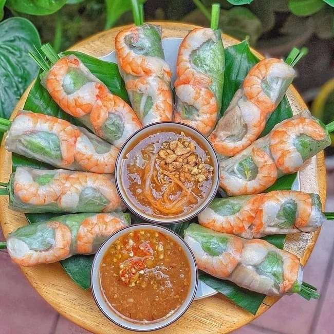 Tired of sweating over the stove? Try this almost no-cook summer rolls-video