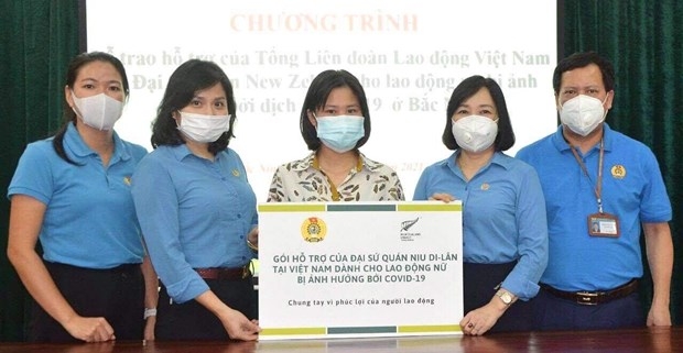More contributions for Vietnam's Covid-19 prevention and recovery efforts