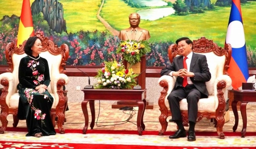 Vietnamese Party Delegation Busy in Trip to Laos