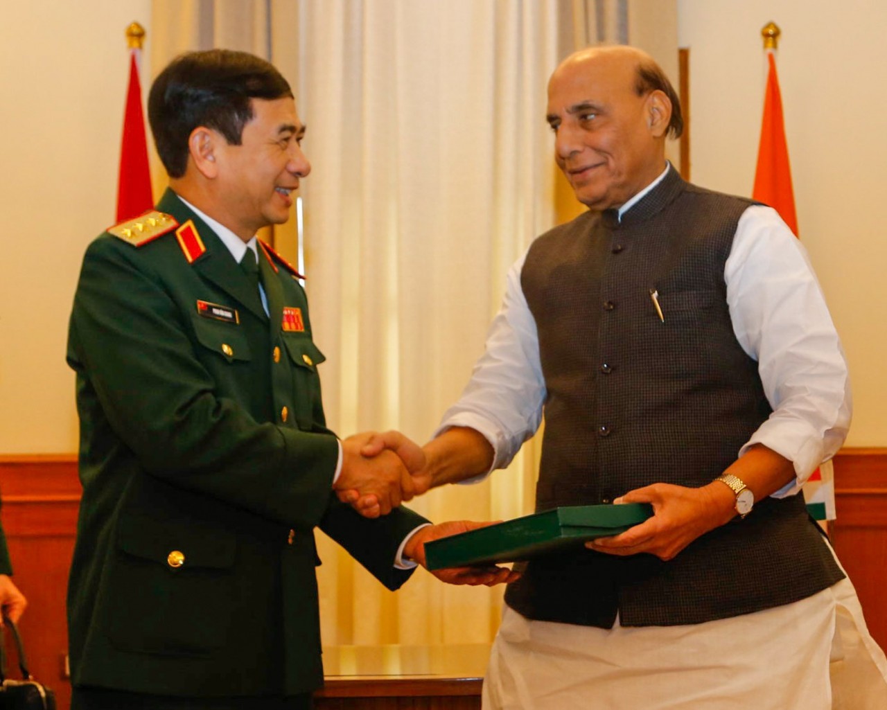 Indian Defence Minister Begins Official Visit to Vietnam
