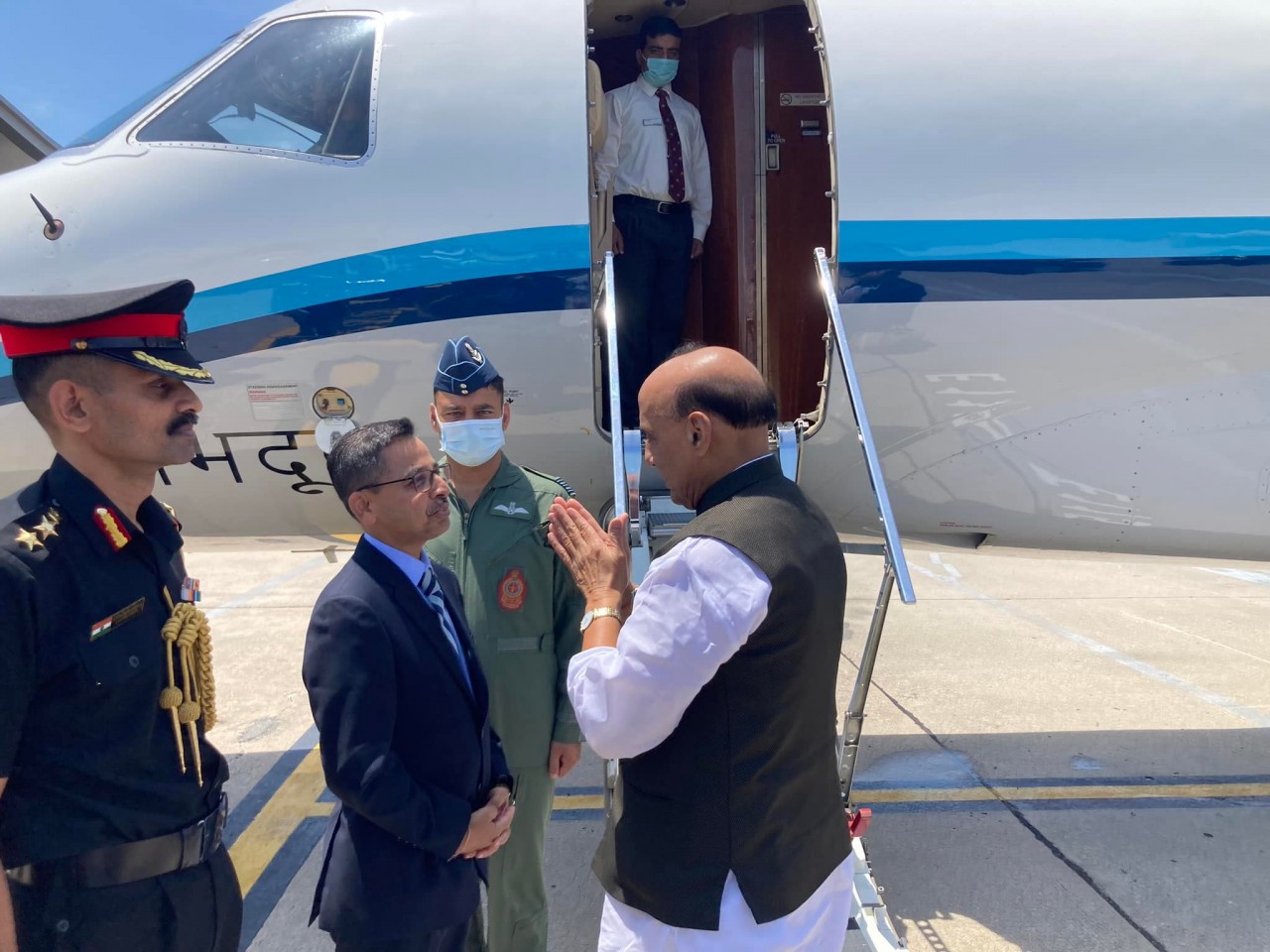 indian defense minister concludes three day official visit to vietnam