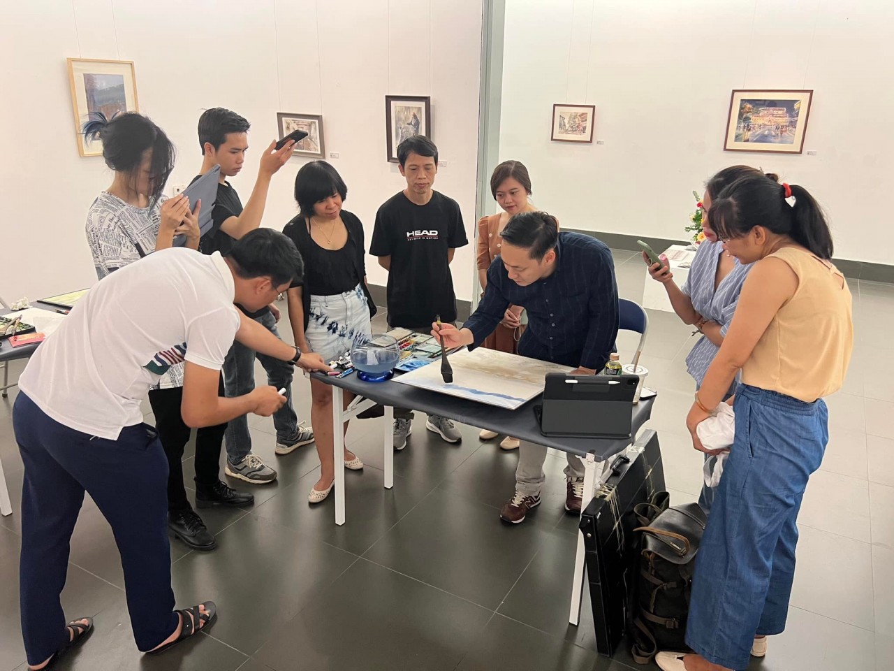 Polish-Vietnamese Painter Shares Experience to Vietnamese Art Lovers