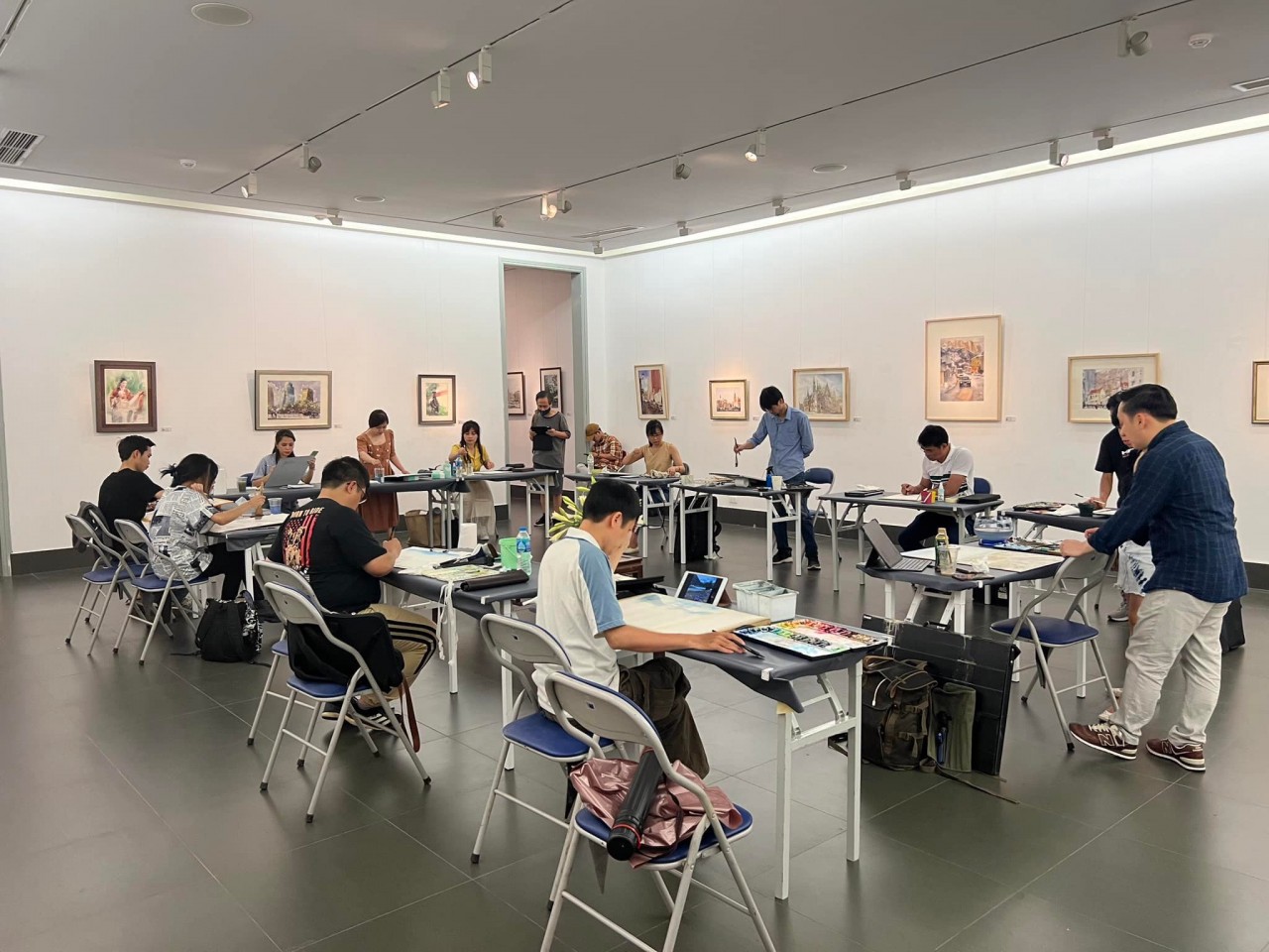 Polish-Vietnamese Painter Shares Experience to Vietnamese Art Lovers