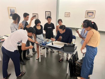 Polish-Vietnamese Painter Shares Experience to Vietnamese Art Lovers