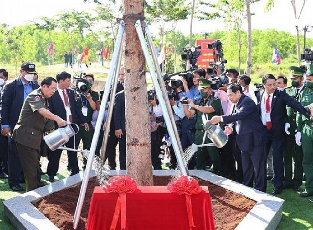 Vietnam, Cambodia Celebrate Important Milestone in Joint Victory over Pol Pot Regime