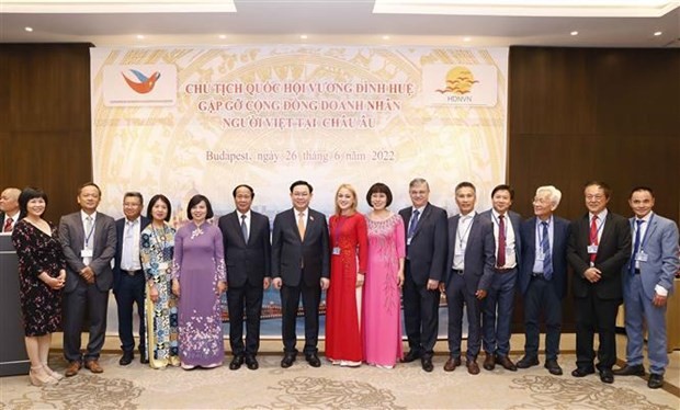 Top Legislator Meets Hungary-Vietnam Friendship Association's Leaders