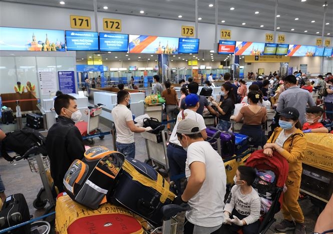 300 citizens returning from russia mostly minors elderly the sick laid off workers students stranded touritsts