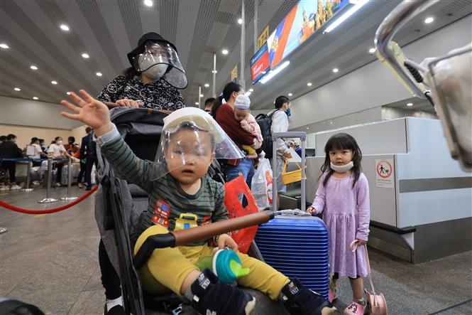 300 citizens returning from russia mostly minors elderly the sick laid off workers students stranded touritsts