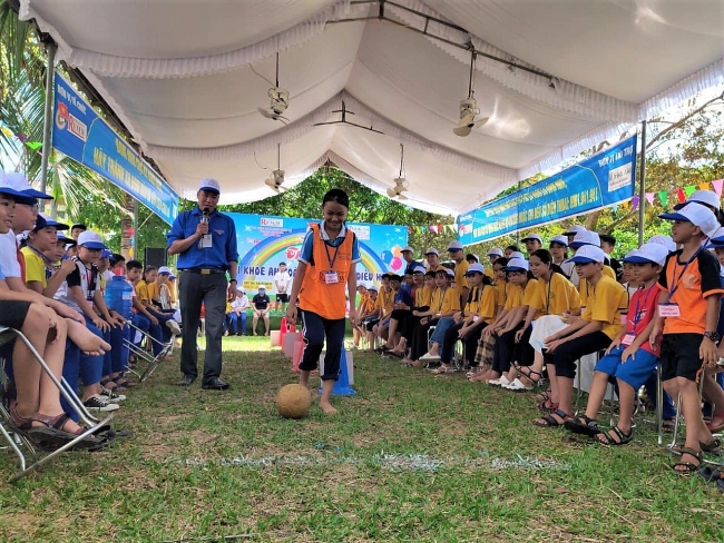 Mine risk education integrated summer camp in Quang Tri