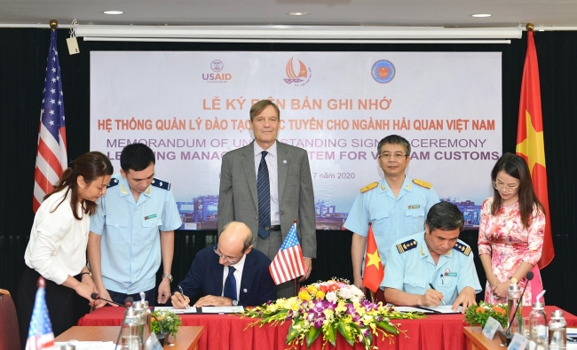 USAID helps Vietnam improve capacity of customs officials