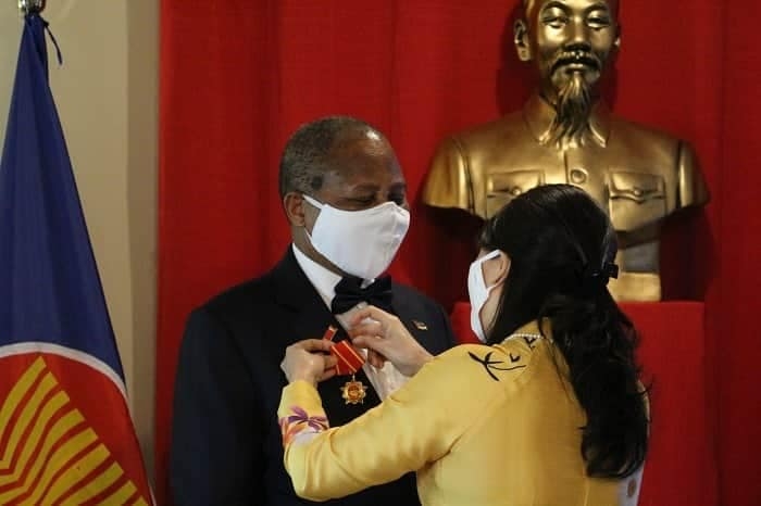 former mozambican ambassador to vietnam honoured with friendship order