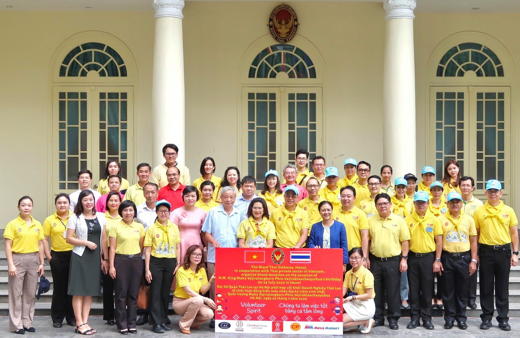 ambassador hails volunteerism in vietnam thailand friendship