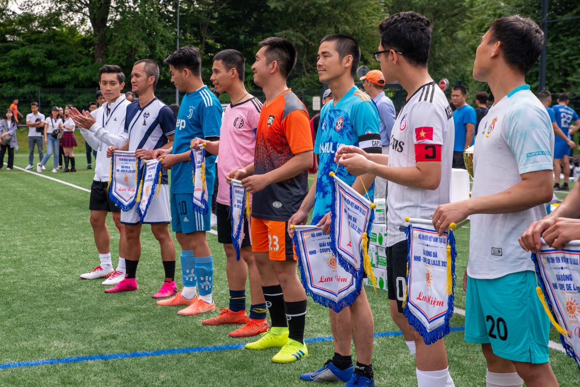 Vietnamese students in France organise football tournament, donating to Covid-19 vaccine fund