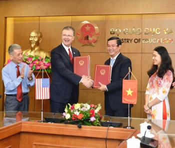 us peace corps volunteers teaching english in vietnam to help boost ties