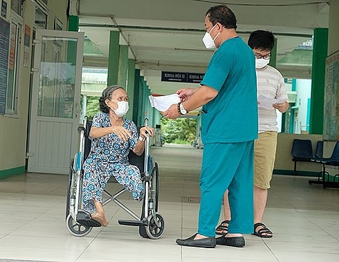 Vietnam's COVID-19 cases pass 1,000 mark; one "false alarm" case in Hanoi