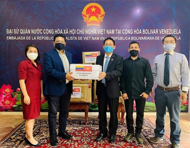 Vietnam's medical equipment and 20,000 face masks arrive in Venezuela to support COVID-19 response