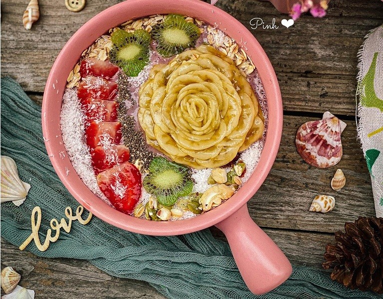 Simple Smoothie Recipes to Boost Your Mood During Lockdown