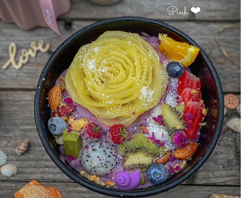 Simple Smoothie Recipes to Boost Your Mood During Lockdown