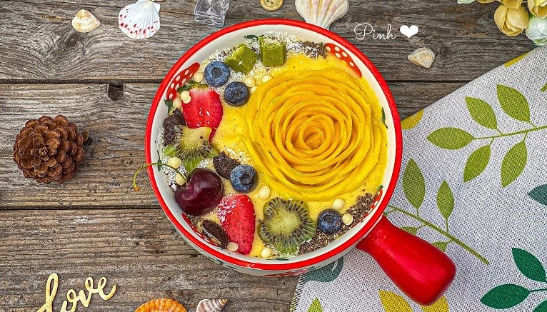 Simple Smoothie Recipes to Boost Your Mood During Lockdown