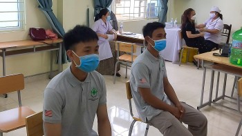 Over 800 Staff of Humanitarian Mine Action Organizations in Quang Tri Vaccinated