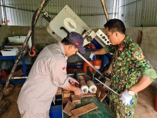 Staff of Humanitarian Mine Action Organizations in Quang Tri Vaccinated