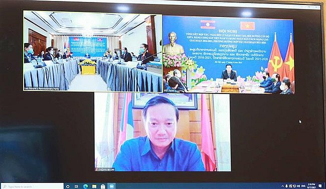 Vietnamese, Lao Parties Boost Cooperation in Theoretical Exchange