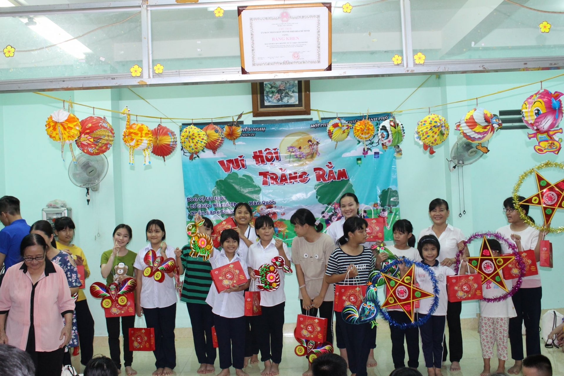 Series of mid autumn festival activities for disadvantaged children held by friendship organisations