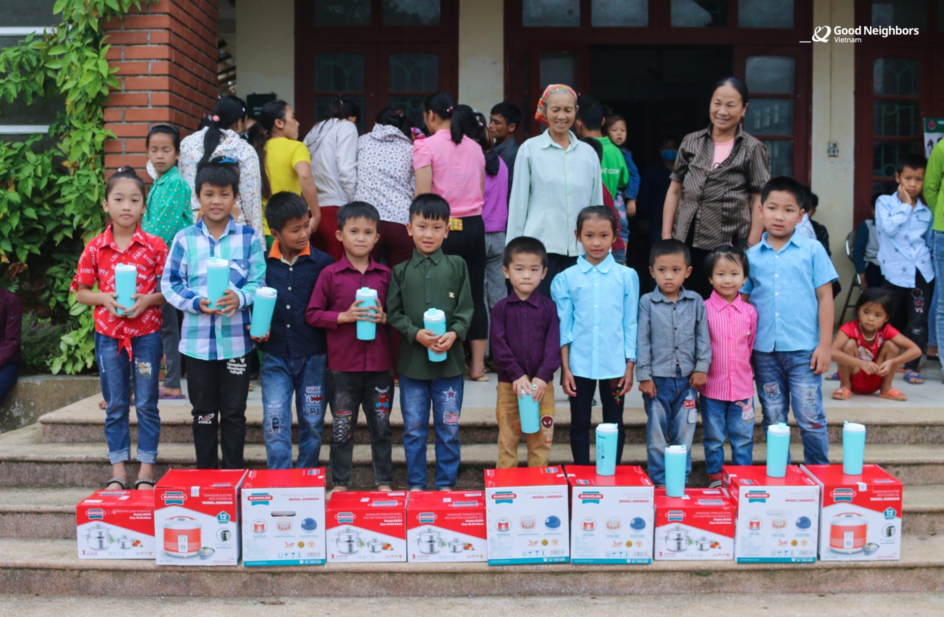 Over 10,000 sponsored children received annual gift from rok's ngo
