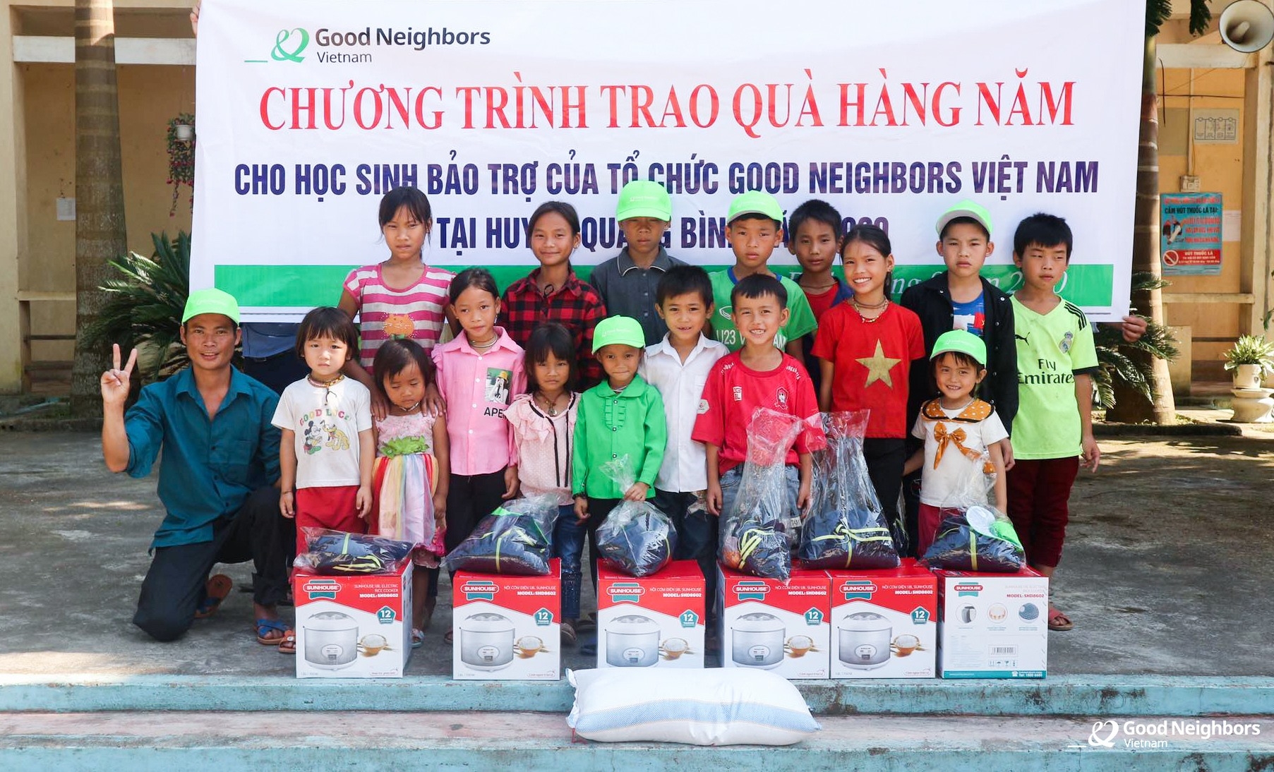 Over 10,000 sponsored children received annual gift from rok's ngo