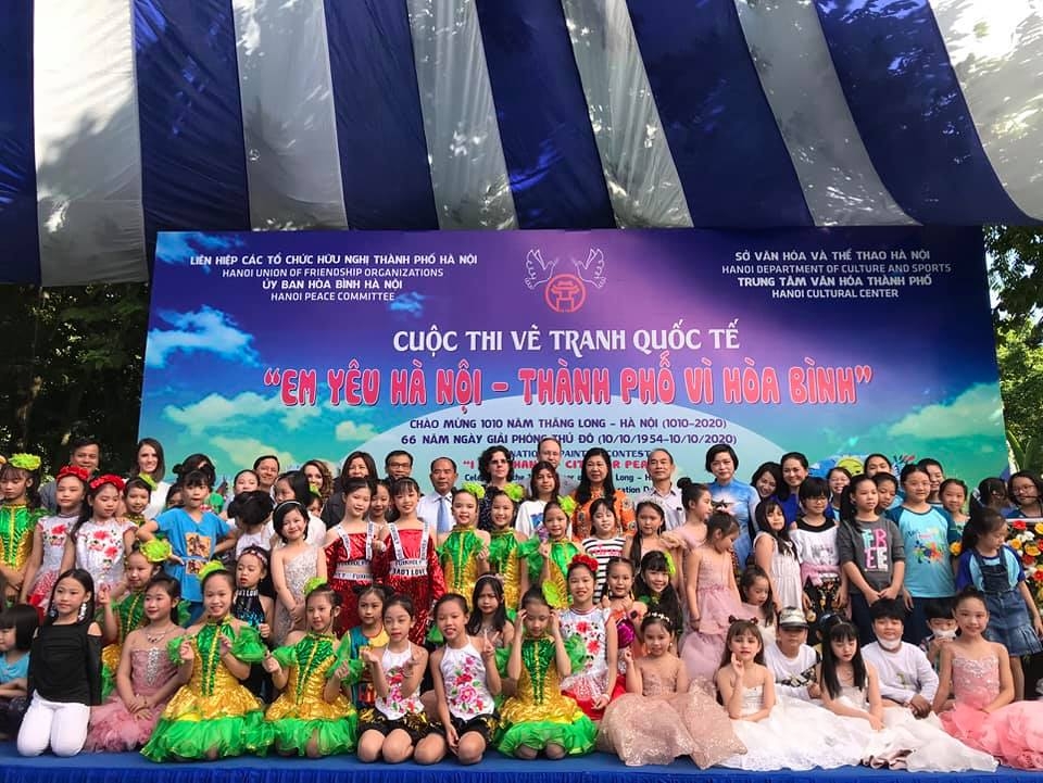 More than 300 local, foreign children join painting contest on Hanoi