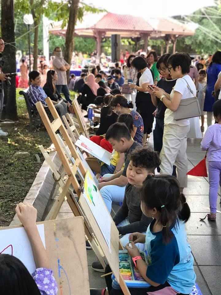 More than 300 local, foreign children join painting contest on hanoi