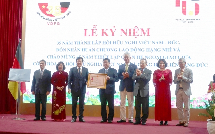 Second class labor order awarded to Vietnam-Germany Friendship Association