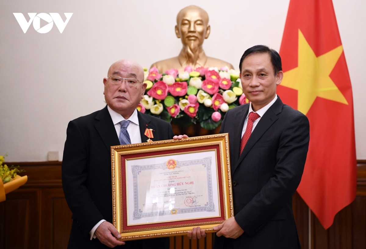 special advisor to japanese pm isao iijima received friendship order