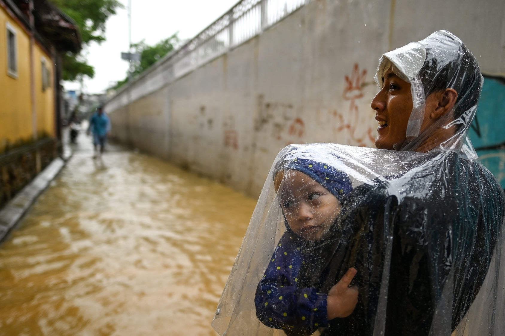 vietnamese in russia singapore rok and germany raise funds for flood victims