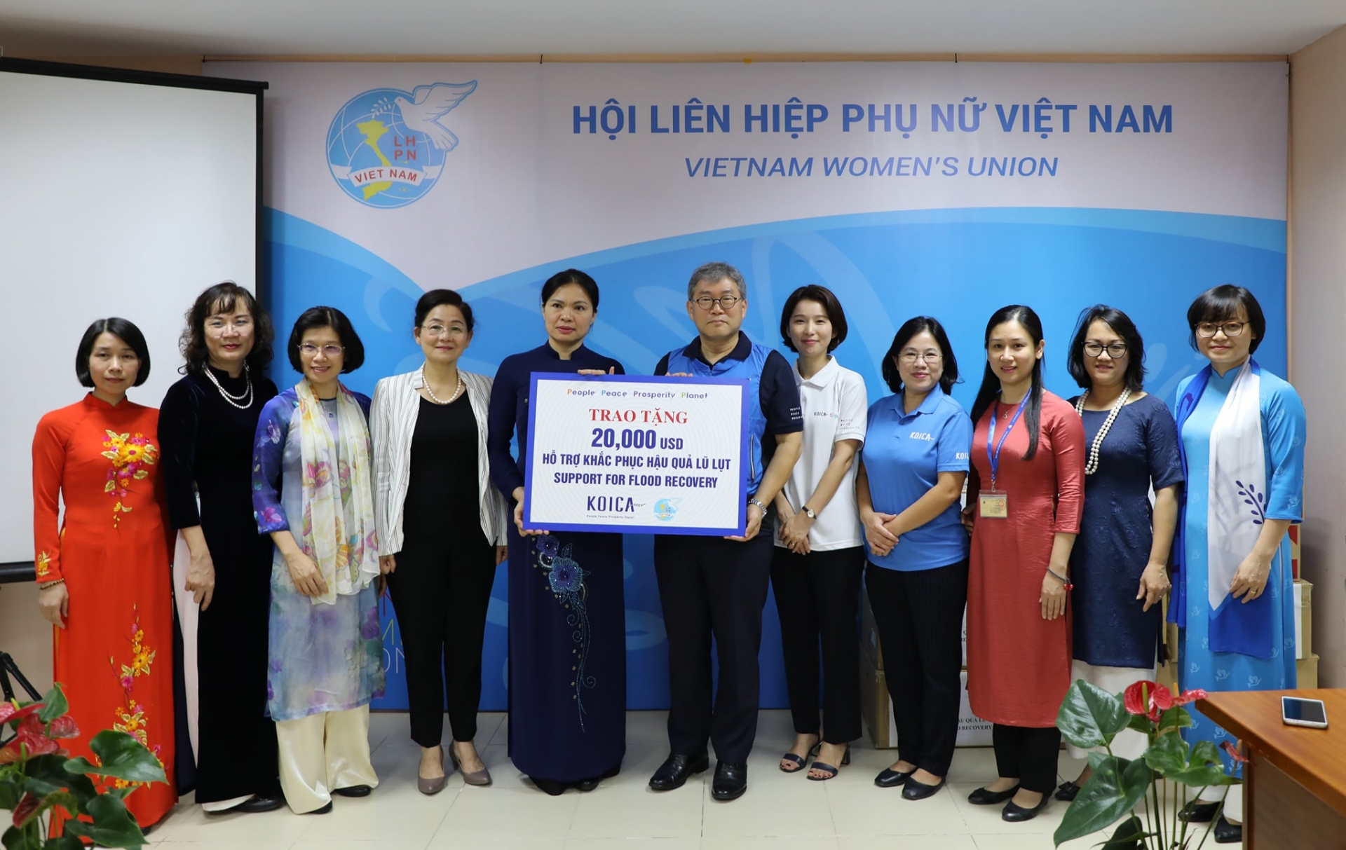 Help pouring in for flood relief efforts in central Vietnam