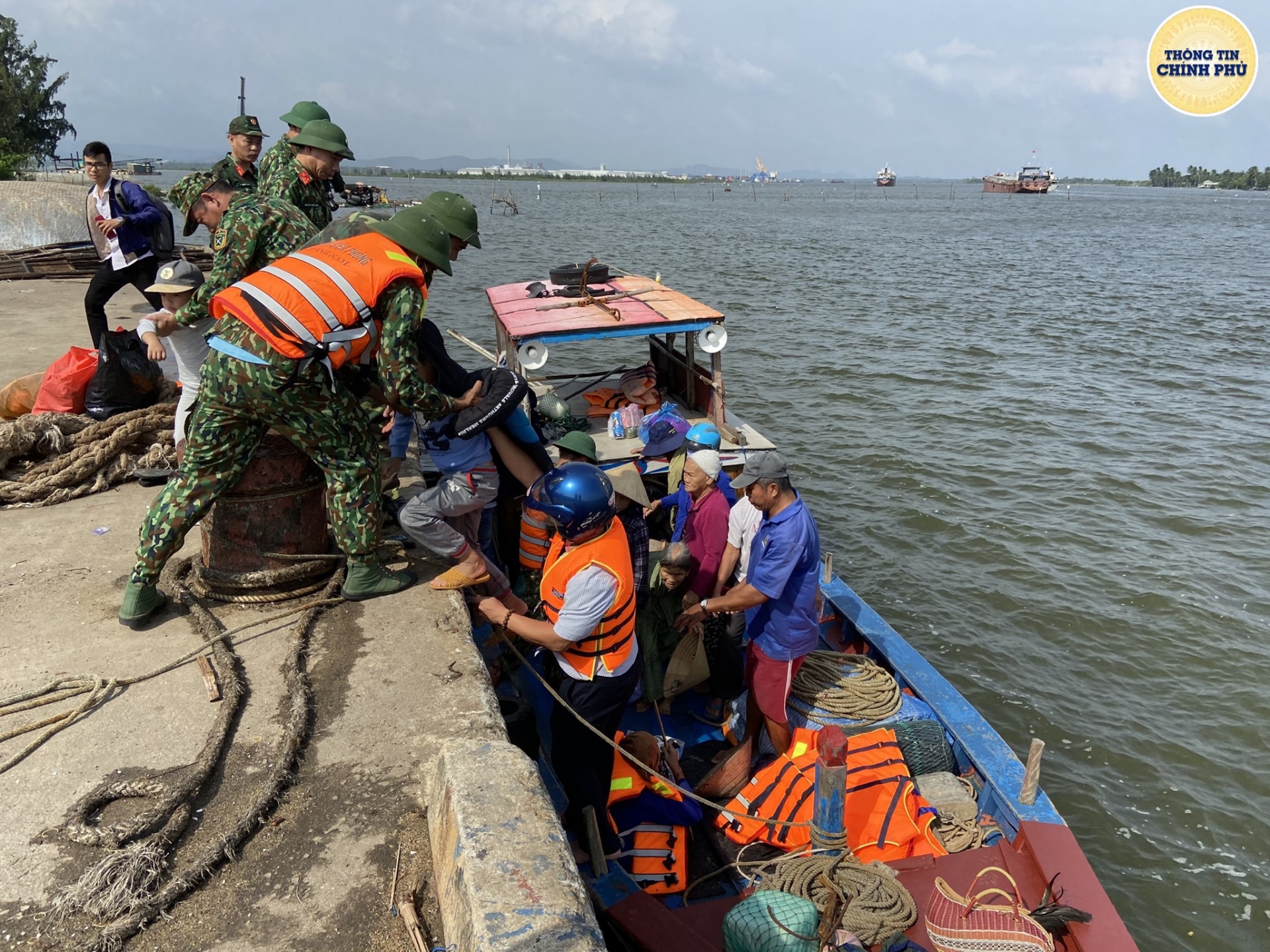 Help pouring in for flood relief efforts central vietnam
