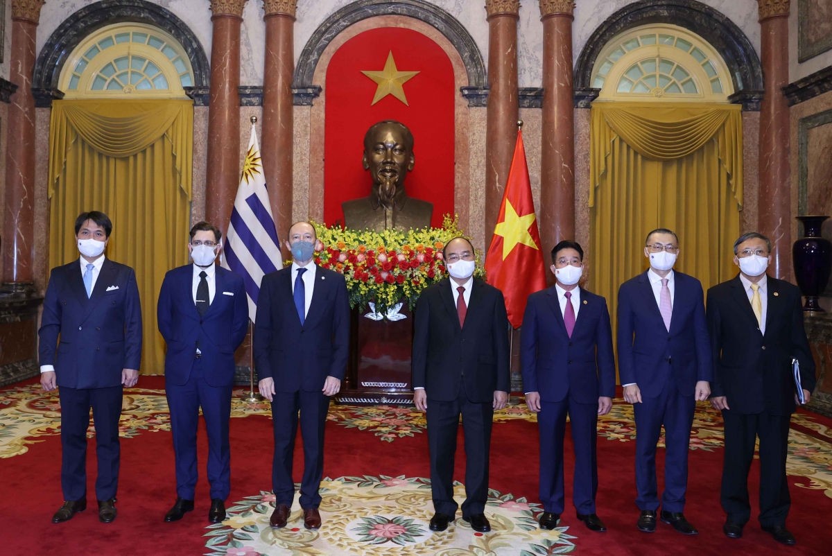vietnamese leaders meet ambassadors of the uk uruguay finland and austria