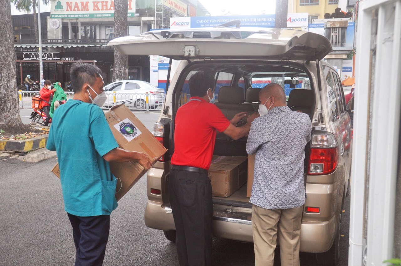 Buddhist Tzu Chi Foundation Shares Burden with Covid-hit Vietnam