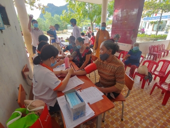hufo supports flood affected people in central region of vietnam