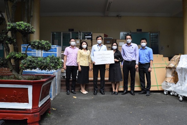 Provincial Union of Friendship Organizations Help Distribute Supplies to Serve Covid fight