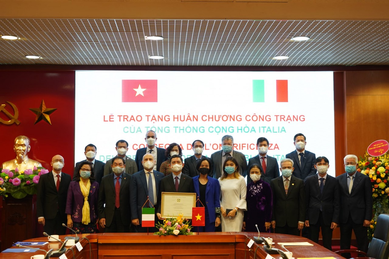 Italy's Order of Merit Awarded to President of Vietnam - Italy Friendship Association
