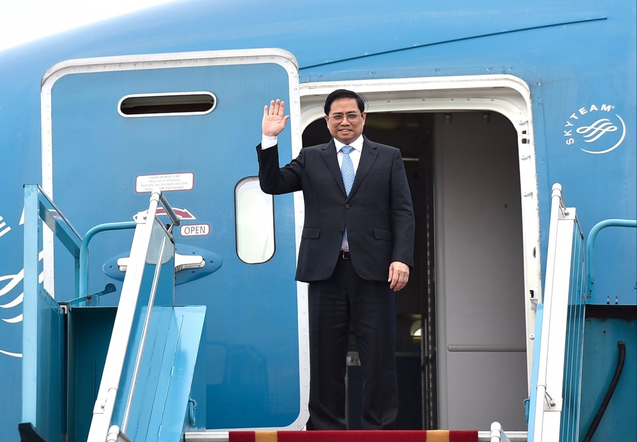 vietnams pm beginning official visit to japan