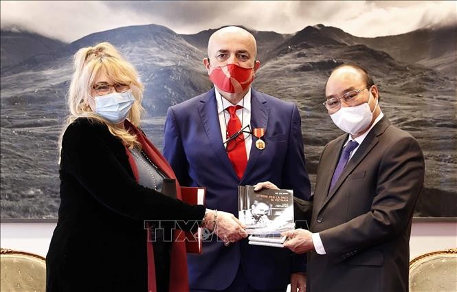 president hails contributions of vietnams honorary consul in turin italy