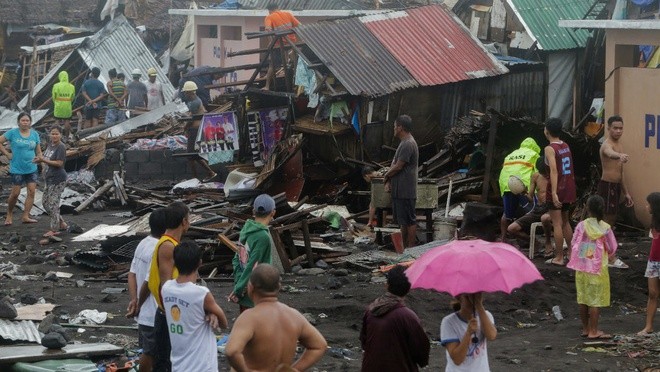 Typhoon Phanfone wreaks havoc in Philippines on Christmas